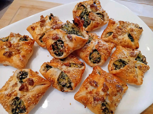 fagottini di sfoglia con cavolo nero e ricotta