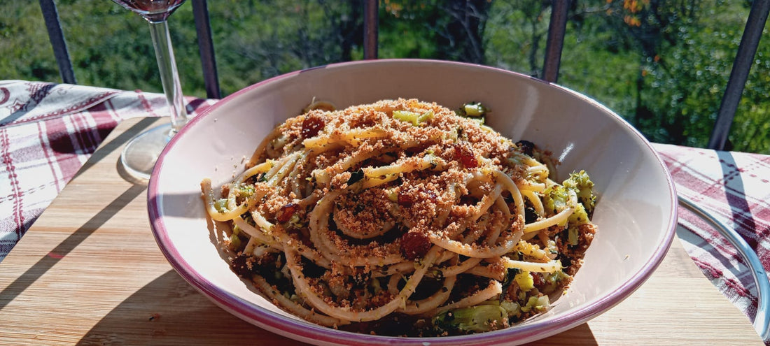 piatto di spaghetti con broccoli alla siciliana