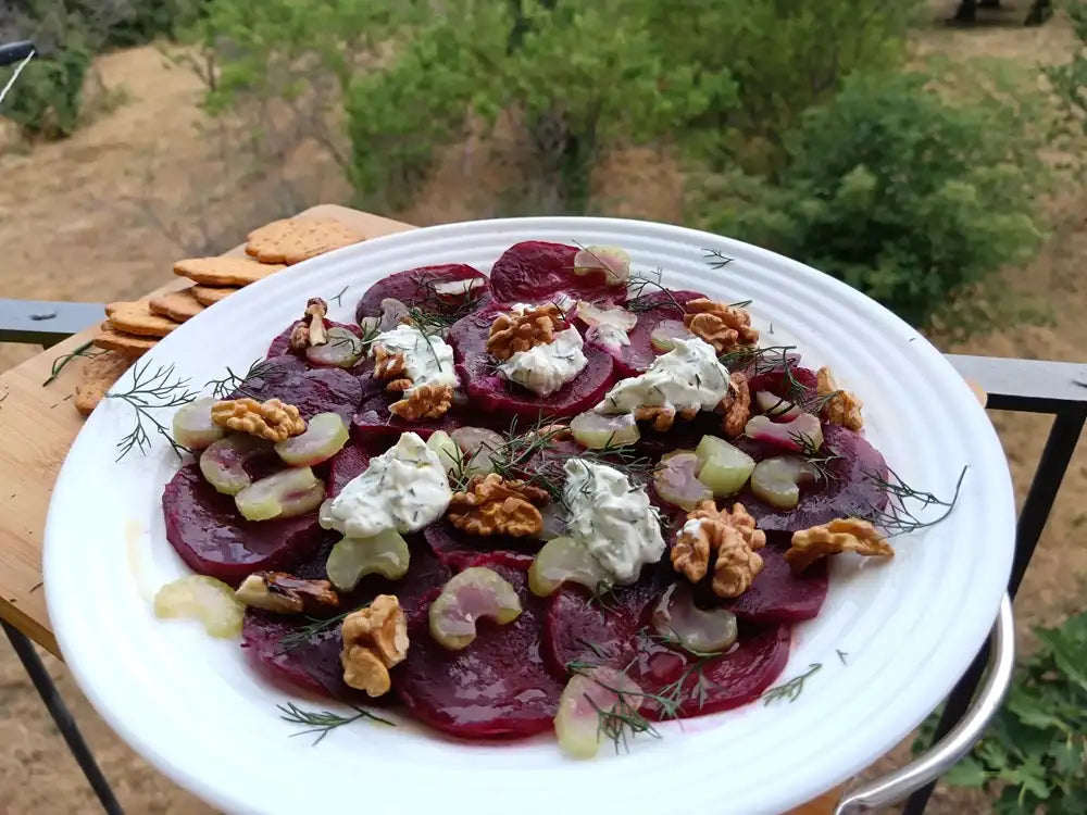 carpaccio di barbabietola rossa con noci sedano e formaggio