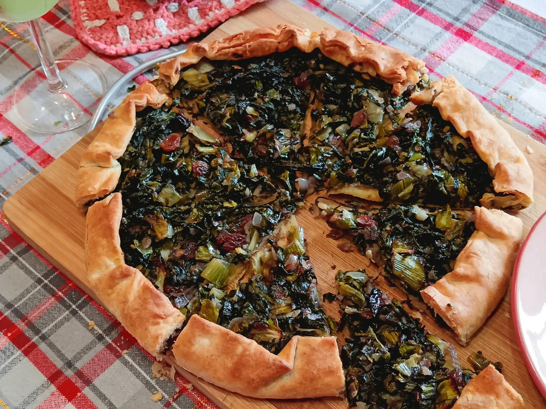 torta salata di scarola con acciughe capperi e uvetta