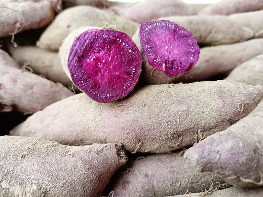 batate o patate dolci a buccia e polpa viola biologiche