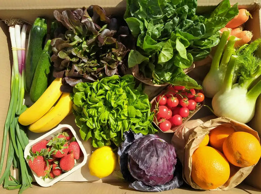 Cassetta composta da frutta e ortaggi freschi misti bio