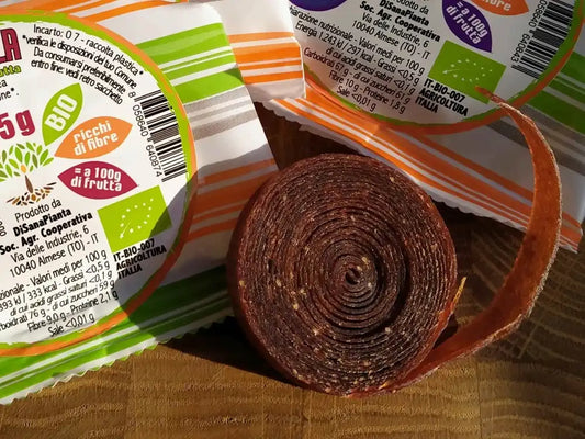 snack di pura frutta biologica sotto forma di girella da srotolare